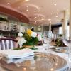 Tavola apparecchiata in un ristorante elegante.