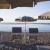 Sira Resort, spiaggia con lettini